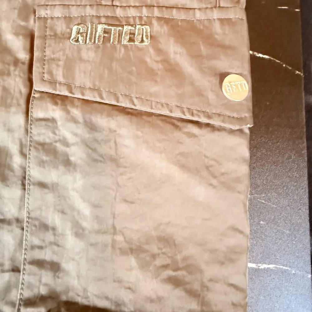 NWT‎ GFTD LA MENS  SZ SM NYLON MINK COLORED WINDBREAKER PANTS. SNAP POCKETS